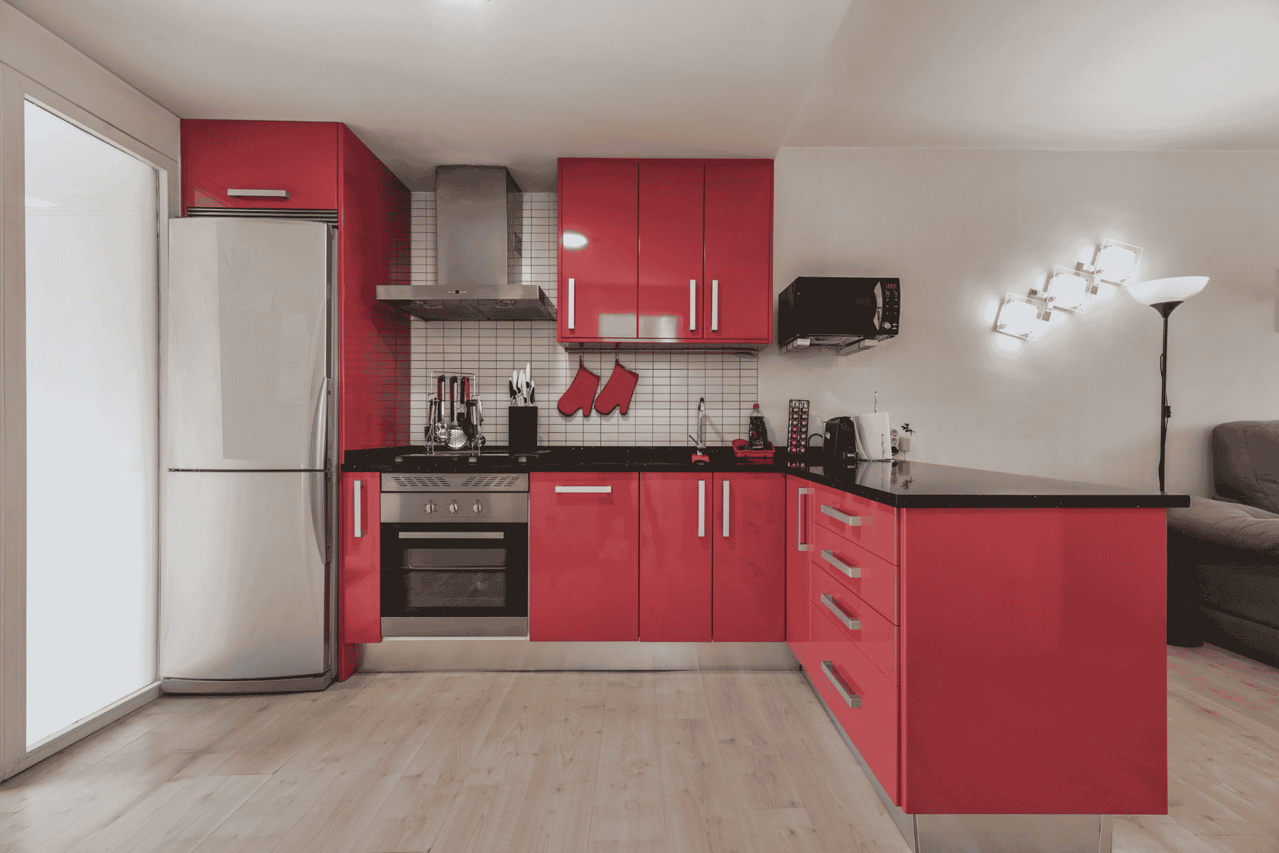 L-Shaped Kitchen with Corner Countertop