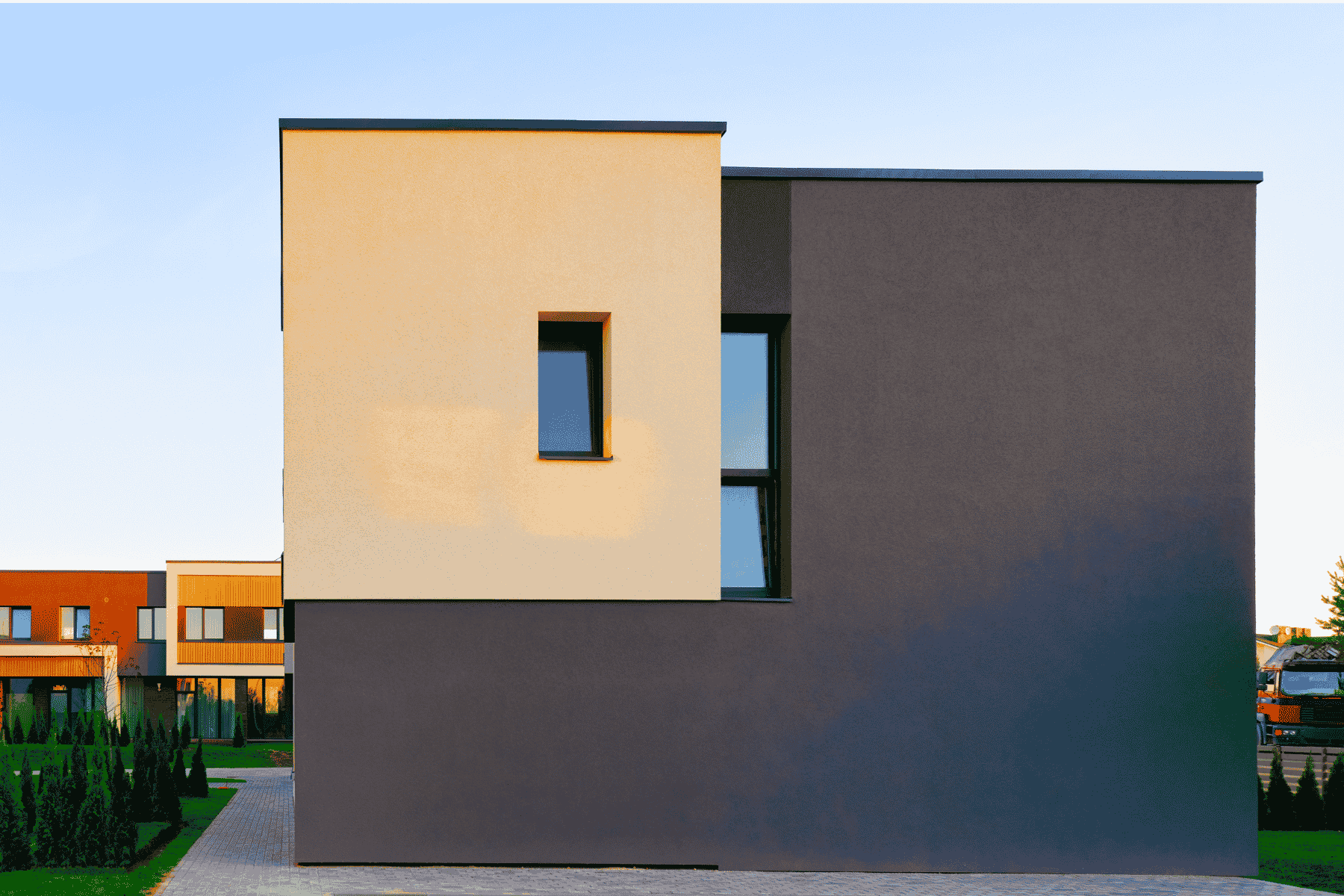 Two-Tone Exterior Colour Blocking
